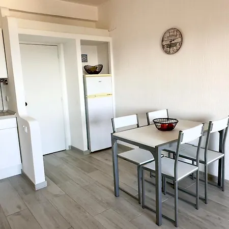 Les 3 Dauphins In Apartament